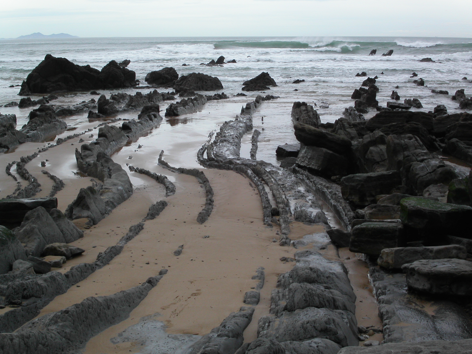 pliegues geológicos de la playa de barrika