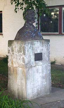 bust of Slobodan Bajic Paje in front of Banovci school