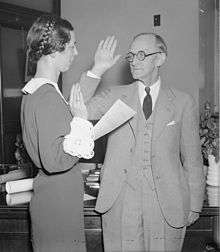 Photo of McNinch taking the oath of office