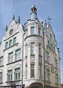A building designed by Jacques Rosenbaum in art nouveau style on Pikk 23/25.