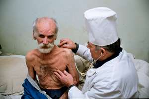 A patient living with MDR-TB receives care in Russia.